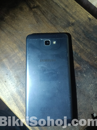 samsung j7 prime.used phon